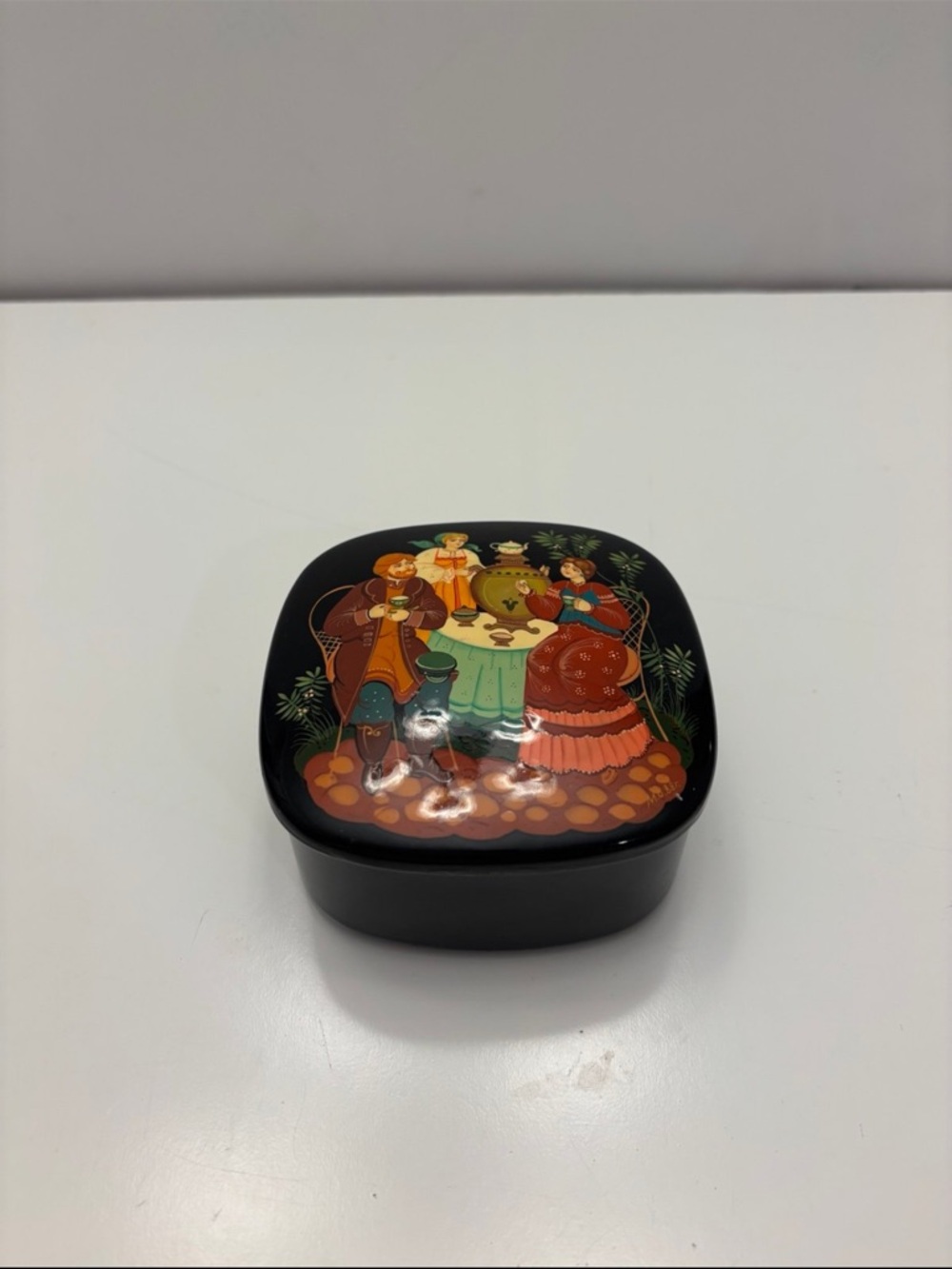 Vintage Soviet Union Russian Lacquer Box SAMOVAR Couple & Maid